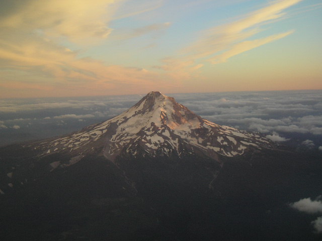 mt_hood_from_plane